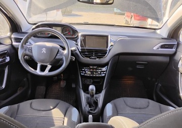 Peugeot 208 I 2015 Peugeot 208 2015r, 1.6 HDI. Uszkodzony przod. Pali. 1.6 Diesel 90KM, zdjęcie 5