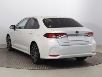 Toyota Corolla XII Sedan 1.8 Hybrid 122KM 2019 Toyota Corolla 1.8 Hybrid, Salon Polska, zdjęcie 3