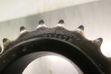 JINÉ DÍLY KOMORA MOTORU DACIA DUSTER 313628 GASOLINE 77KW 2012