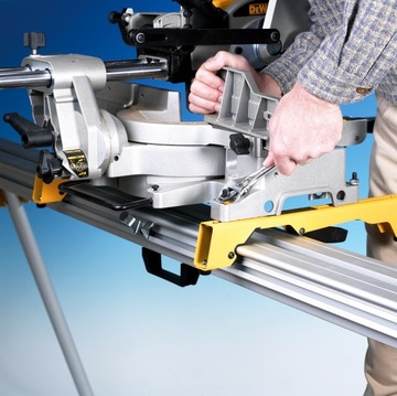 Универсальная рабочая станция DeWALT DE7033