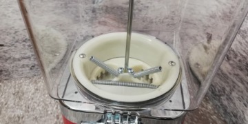 Коммерческая машина для производства жевательной резинки, резиновых шариков и капсул за копейки