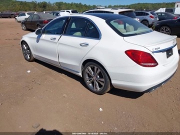 Mercedes Klasa C W205 2015 Mercedes-Benz Klasa C 2015 MERCEDES-BENZ C 300 2.0 Benzyna 241KM, zdjęcie 5