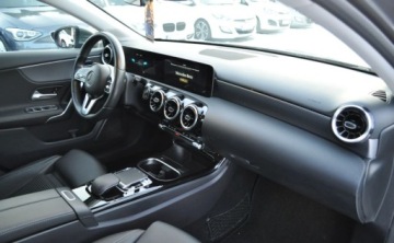 Mercedes Klasa A W177/V177 Hatchback 1.3 200 163KM 2018 Mercedes-Benz Klasa A A200 Automat Benzyna Kamera Nawigacja 1.3 Benzyna, zdjęcie 12