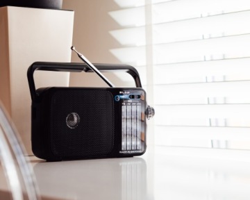 ПОРТАТИВНАЯ СТРОИТЕЛЬНАЯ РАДИО 230 В, С АККУМУЛЯТОРНЫМ РАБОТАНИЕМ