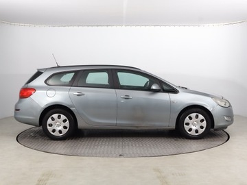 Opel Astra J Sports Tourer 1.7 CDTI ECOTEC 110KM 2011 Opel Astra 1.7 CDTI, Salon Polska, Klima, zdjęcie 5