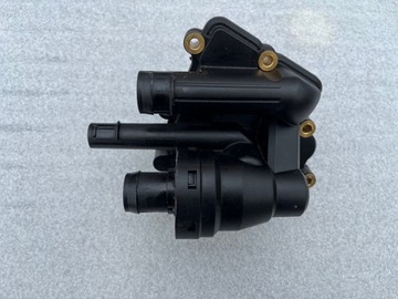 Pompa wody termostat obudowa Can-Am Spyder F3