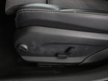 Mercedes Klasa C W205 Limuzyna 180 156KM 2014 Mercedes C 180 automat full LED navi kamera i, zdjęcie 36