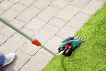 Телескопическая ручка ножниц Bosch.