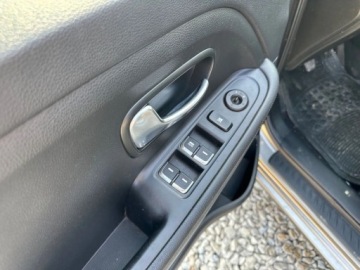 Kia Carens IV Minivan 1.7 VGT CRDI 115KM 2014 Kia Carens 2014r po serwisie bezwypadkowy 1.7 Diesel 115KM 7osób, zdjęcie 8
