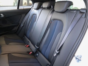 BMW Seria 1 F70 2024 BMW Seria 1 1.5 Benzyna 136KM, zdjęcie 24