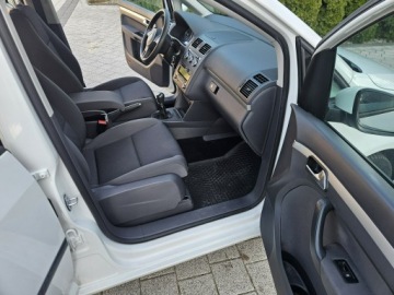 Volkswagen Touran II 1.6 TDI 105KM 2014 Volkswagen Touran 1.6 105 Km Klimatronik, zdjęcie 5