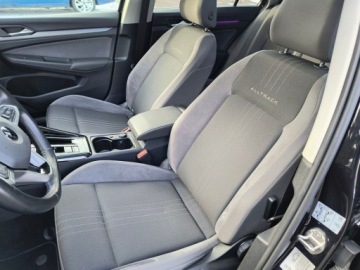 Volkswagen Golf VIII Alltrack 2.0 TDI 200KM 2022 Volkswagen Golf Alltr. 4Mot. ASO 2.0TSI 200KM bezwypadkowy pakiety panoram, zdjęcie 16