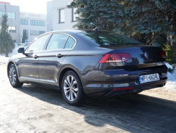 Volkswagen Passat B8 Variant Facelifting 2.0 TDI SCR 150KM 2022 Volkswagen Passat Bezwypadek, B8, 2022, 2.0 TDI 150KM, DSG, Kamera, BDB, F, zdjęcie 3