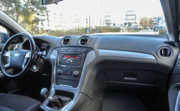 Ford Mondeo IV Kombi 2.0 Duratorq TDCi DPF 140KM 2014 Ford Mondeo SW 2,0TDCI Lift Salon PL 2014 r. 2.0 Diesel 140KM, zdjęcie 9