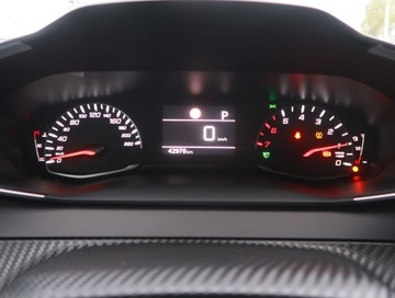 Peugeot 2008 II SUV 1.2 PureTech 130KM 2022 Peugeot 2008 1.2 PureTech, Salon Polska, zdjęcie 10