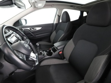 Nissan Qashqai II Crossover Facelifting 1.3DIG-T 140KM 2019 Nissan Qashqai klima auto navi kamera i czujniki, zdjęcie 12