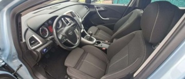 Opel Astra J Hatchback 5d 1.4 Turbo ECOTEC 140KM 2010 Opel Astra Opel Astra 1.4 Turbo Cosmo 1.4 Benzyna 140KM, zdjęcie 6