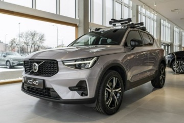 Volvo XC40 Crossover Facelifting 2.0 B3 163KM 2025 Volvo XC 40 Plus Dark B3 Mild Hybrid Benzyna, zdjęcie 2