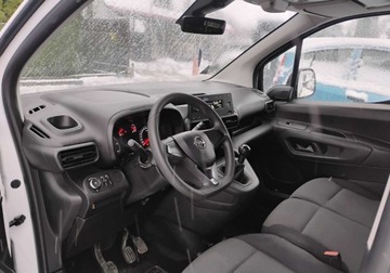 Opel Combo E Kombivan 1.5 Diesel 102KM 2019 Opel Combo 2019r, 1.5 Diesel. Delikatnie przetarty prawy bok. Jezdzi. 1.5, zdjęcie 6