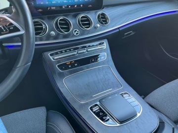 Mercedes Klasa E W213 Limuzyna Facelifting 2.0 E200 197KM 2020 Mercedes-Benz Klasa E 2.0 benzyna 197 KM automat zarej w PL zadbany z, zdjęcie 23