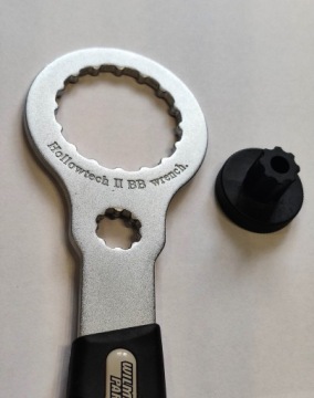 Плоский ключ Hollowtech + гаечный ключ