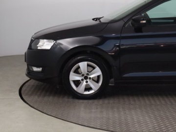 Skoda Rapid II Liftback Facelifting 1.0 TSI 110KM 2017 Skoda Rapid Spaceback 1.0 TSI, Salon Polska, zdjęcie 14