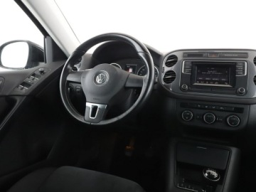 Volkswagen Tiguan I SUV Facelifting 1.4 TSI BlueMotion Technology 125KM 2015 Volkswagen Tiguan klima auto czujniki parkowania, zdjęcie 15