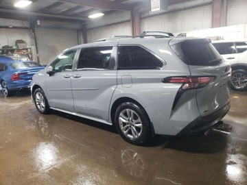 Toyota Sienna III 2022 Toyota Sienna XLE 2022 2.5l 2.5 Hybryda 245KM, zdjęcie 1