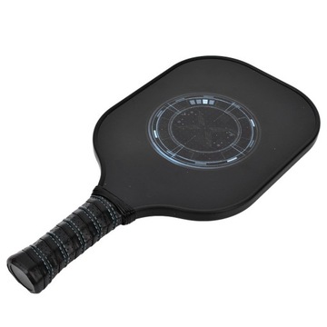 Портативный спортивный мяч из углеродного волокна на открытом воздухе