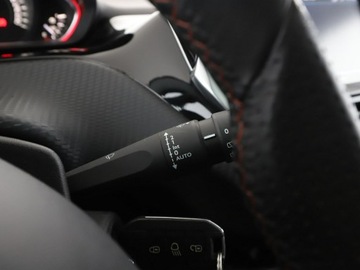 Peugeot 2008 I SUV Facelifting 1.2 PureTech 110KM 2018 Peugeot 2008 GT-Line automat panorama navi PDC, zdjęcie 31