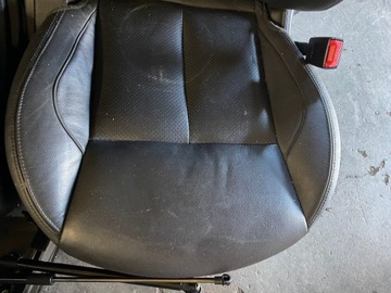 JUKE I F15 SEDADLO PRAVÝ ČERNÁ KŮŽE UK