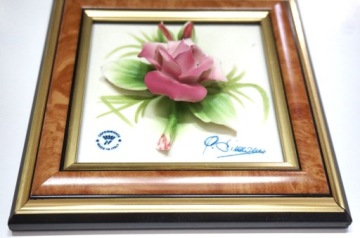 ФАРФОРОВЫЕ 3D ЦВЕТЫ H-P CAPODIMONTE в рамке-розе