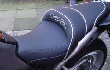 VFR 1200F PRZERÓBKA SIEDZENIA OBSZYCIE