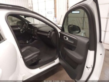 Volvo XC40 2021 Volvo XC 40 T5 R-Design 2021 2.0 Benzyna 248KM, zdjęcie 9