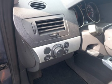 Opel Astra J Hatchback 5d 1.6 Twinport ECOTEC 115KM 2009 Opel Astra OPEL ASTRA H 1600 benzyna super stan 1.6 Benzyna 115KM, zdjęcie 19