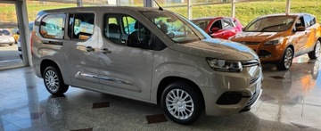 Toyota 2022 Toyota Proace City Verso Polski salon 130KM Long 7foteli Perfekcyjny stan, zdjęcie 13