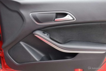 Mercedes CLA C117 Shooting Brake Facelifting 2.0 220 184KM 2017 Mercedes-Benz CLA CLA 220 4-MATIC 184KM Shooting-Brake AMG Panorama Salon, zdjęcie 23