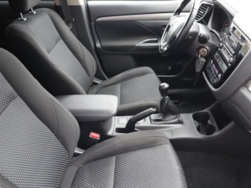 Mitsubishi Outlander III SUV Facelifting 2015 2.0 MIVEC 150KM 2016 Mitsubishi Outlander 2.0, Salon Polska, zdjęcie 8