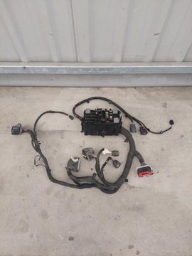 TRANSIT CUSTOM 2.0 TDCI INSTALACJA SKRZYNKA BEZPIECZNIKÓW