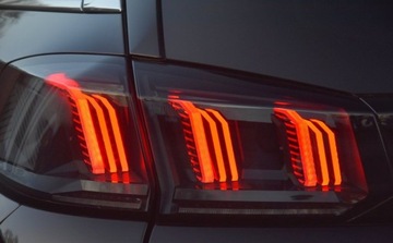 Peugeot 5008 II Crossover Facelifting 1.6 PureTech 180KM 2023 Peugeot 5008 SKORA Alusy LED Navi. BLIS linne assist Grzane fotele 1.6, zdjęcie 19