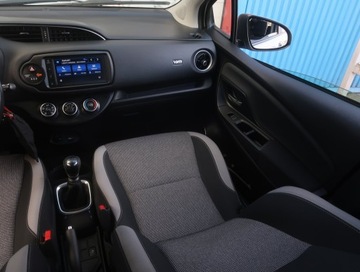 Toyota Yaris III Hatchback 5d Facelifting 2017 1.5 Dual VVT-iE 111KM 2020 Toyota Yaris 1.5 Dual VVT-i, Salon Polska, zdjęcie 7