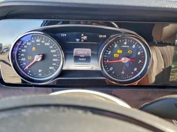 Mercedes Klasa E W213 2017 Mercedes-Benz Klasa E 300 2017 2.0l 2.0 Benzyna 241KM, zdjęcie 9