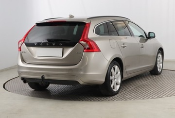 Volvo V60 I Kombi Facelifting 2.0 D3 DRIVE-E 150KM 2015 Volvo V60 D3 2.0, Skóra, Navi, Klima, Klimatronic, zdjęcie 4