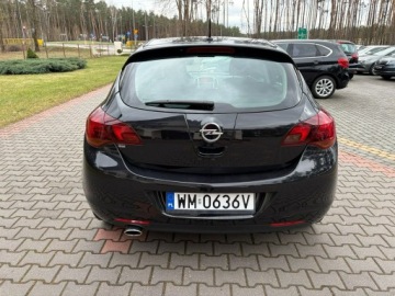Opel Astra J Hatchback 5d 1.4 Turbo ECOTEC 120KM 2011 Opel Astra 1.4 turbo 120 KM Sportowe fotele Alu 18, zdjęcie 4