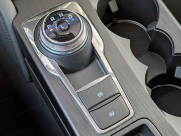 Ford Kuga III SUV Facelifting 2.5 FHEV 183KM 2025 Od ręki - Titanium eCVT 2.5 FHEV 183KM / Pakiet Winter, Driver Assistance, zdjęcie 13