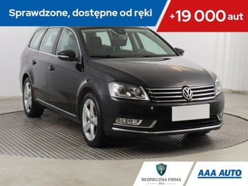 Volkswagen Passat B7 Variant 2.0 TDI CR DPF BlueMotion 140KM 2013 VW Passat 2.0 TDI, DSG, Navi, Xenon, Bi-Xenon