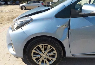 Toyota Yaris III Hatchback 5d Facelifting Hybrid 100KM 2017 Toyota Yaris Okazja 1.5 Hybryda 100KM, zdjęcie 10