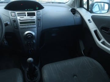 Toyota Yaris II Hatchback 5d 1.0 VVT-i 69KM 2009 Toyota Yaris 1.0 VVT-i, Salon Polska, Serwis ASO, zdjęcie 7