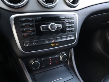 Mercedes GLA I Off-roader 2.1 220 CDI 170KM 2014 Mercedes GLA GLA 220 CDI 4MATIC, 167 KM, 4X4, zdjęcie 11