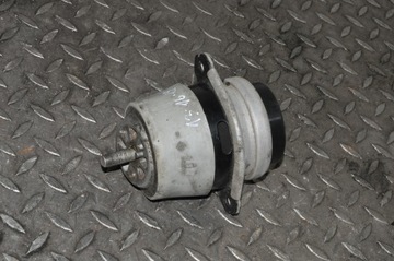 7L8199131A AUDI ULOŽENÍ MOTORU PRAVÁ